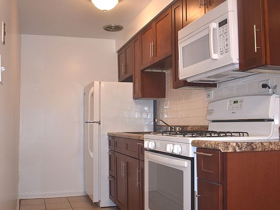 2nd image of 3161 N Cambridge Ave APT 103