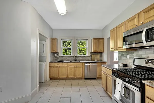 79 Flint St #2 — Photo 3