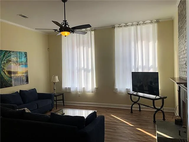 2 bed, 2.0 bath, 2000 sqft, $3,200 — Photo 4