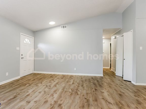 5th image of 14 Woodmere Pl