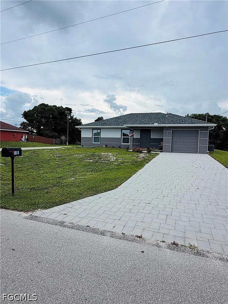3 bed, 2.0 bath, 1258 sqft, $1,800 — Photo 2