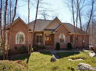 40 Falls View Ct, Hendersonville, NC 28739