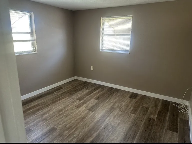 1025 Classic Dr — Photo 5