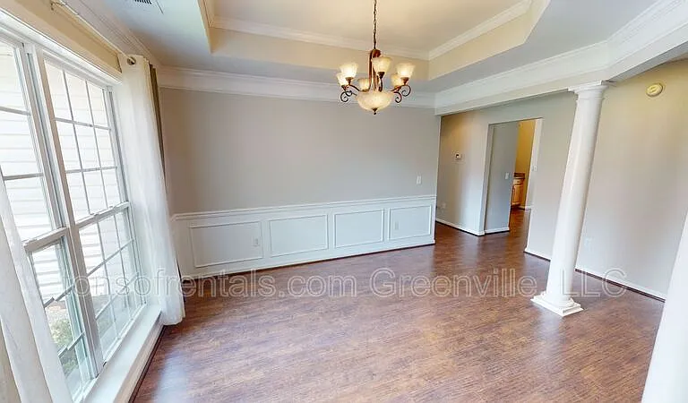 210 Grimes Dr — Photo 7