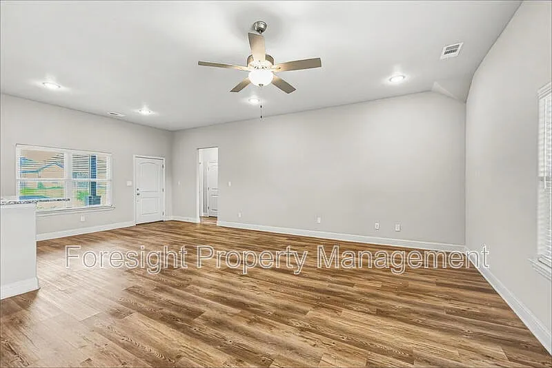 3 bed, 2.0 bath, 1575 sqft, $1,985 — Photo 3