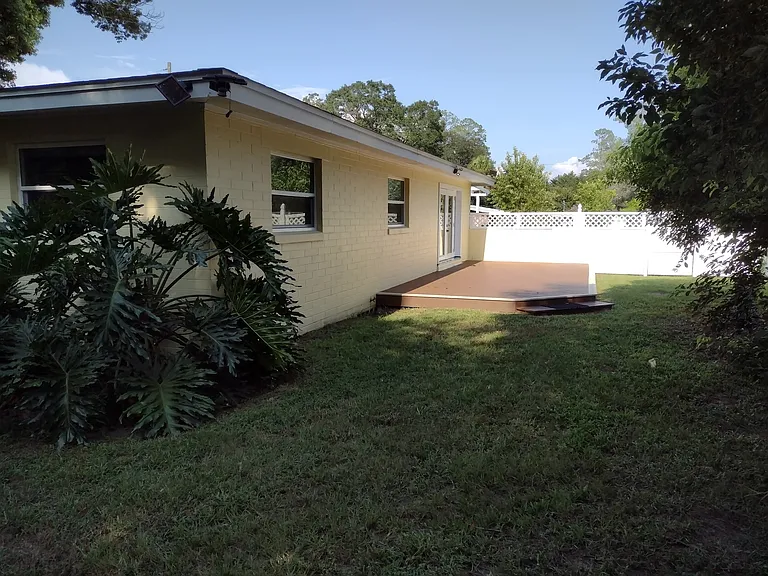 720 NE 17th Ct — Photo 8