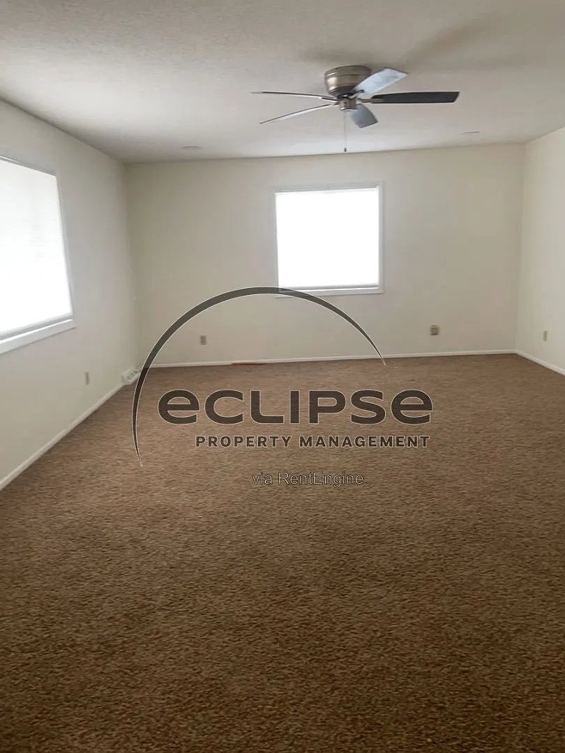 3 bed, 2.0 bath, 2500 sqft, $2,500 — Photo 3