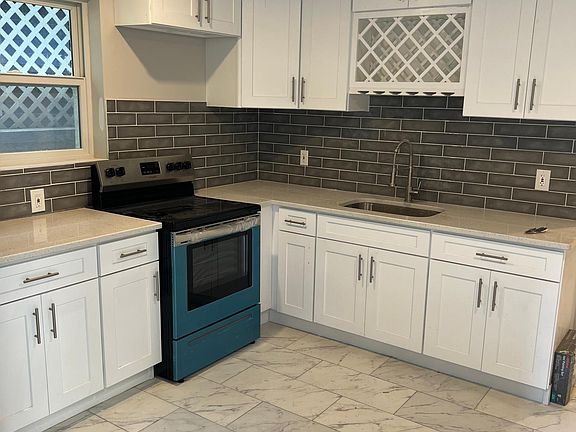 3rd image of 32 Coolidge Ave Floor 1