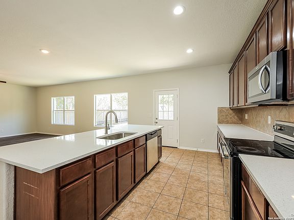 4th image of 108 KASSEL DR