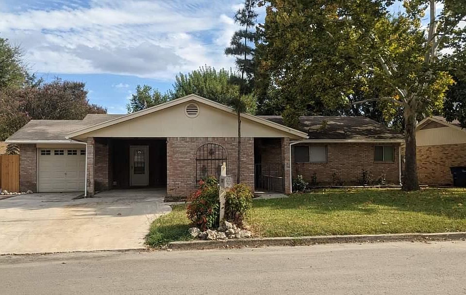 1st image of 747 Dallas St