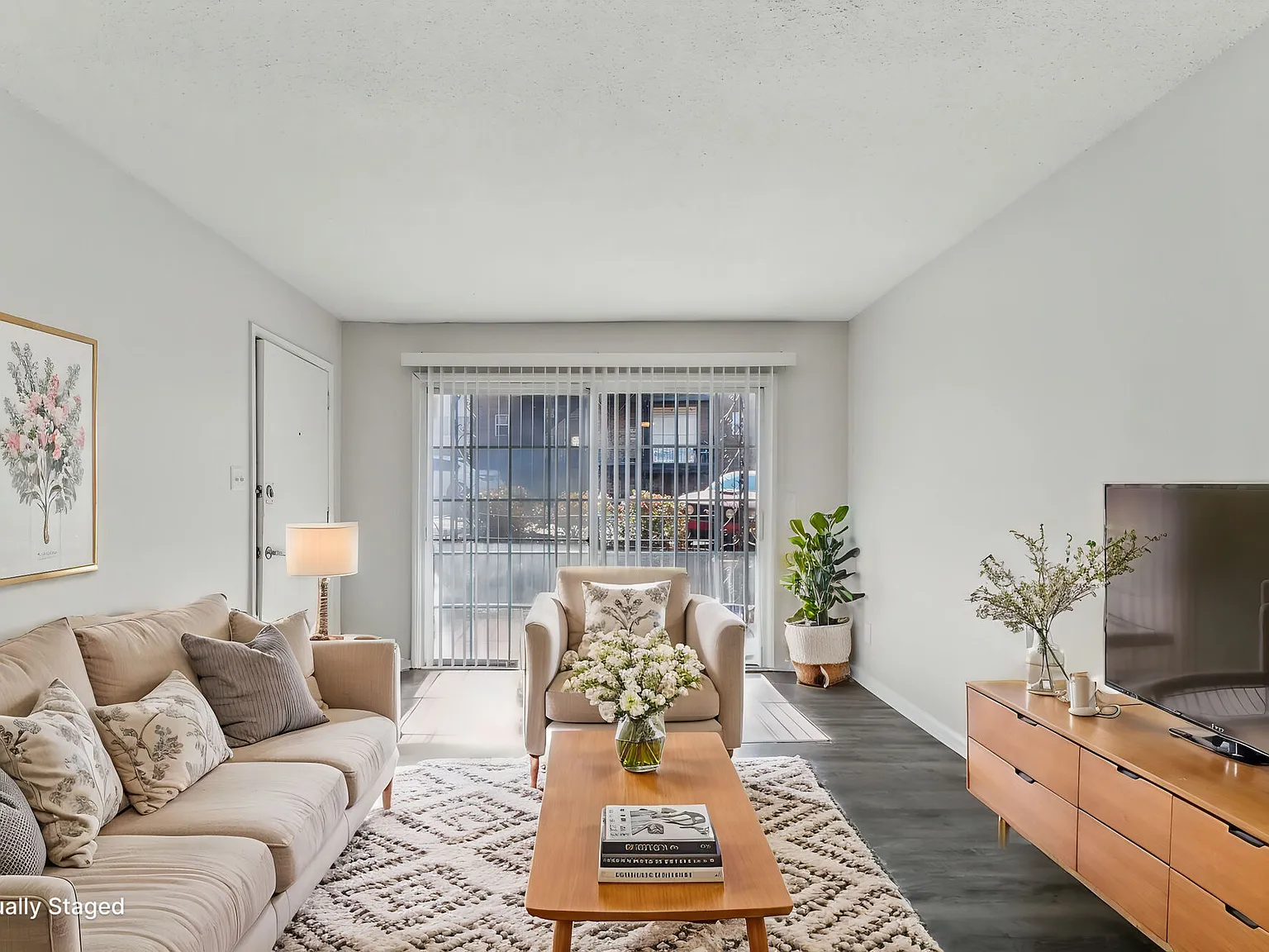 Mitchell s Park Apartments — Photo 4