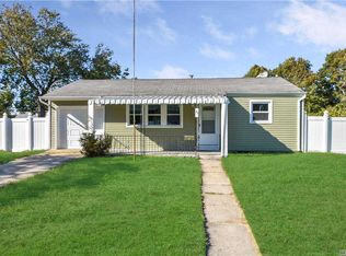 57 Bradley St, Brentwood, NY 11717