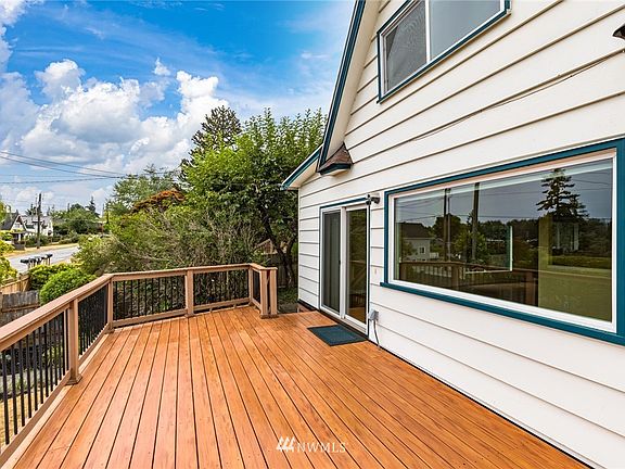 4th image of 4009 Silver Beach Ave