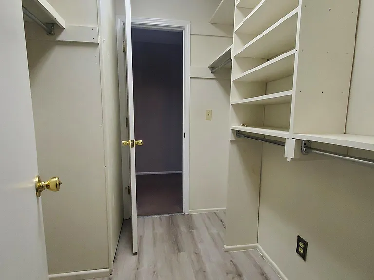 4704 Great Oaks Dr — Photo 16