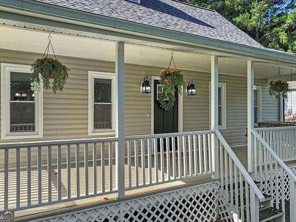 3rd image of 2883 Country Ln NW
