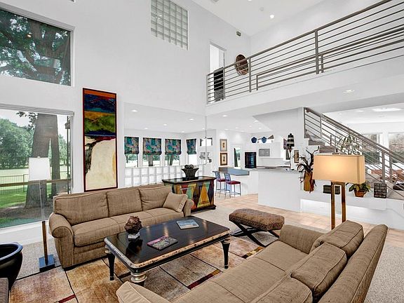 3rd image of 809 Royal Birkdale Dr