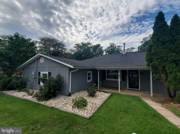 610 Laurel Dr, Pasadena, MD 21122