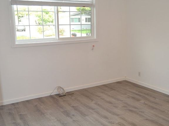 5th image of 718 San Simeon St