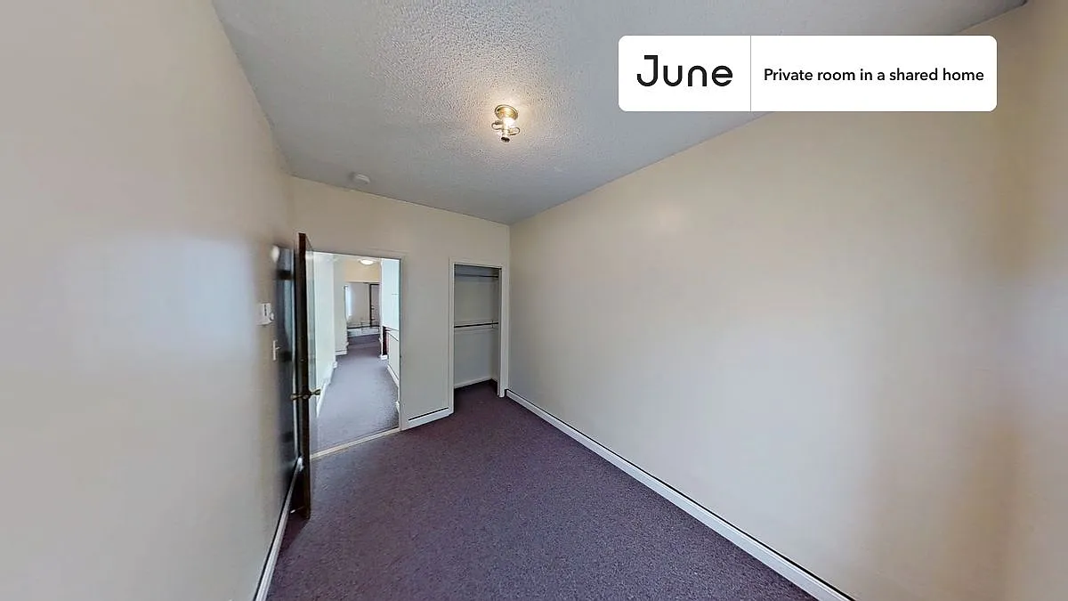 Queen bedroom in 3 bed/1 bath home in South End #1885 A — Photo 3