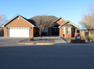 1377 Oakwood Cir, Portales, NM 88130