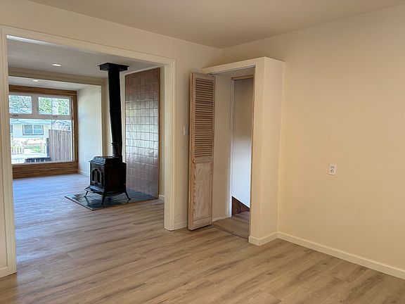 4th image of 19020 Railroad Ave