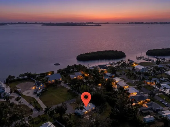 10305 46th Ave W, Bradenton, FL 34210