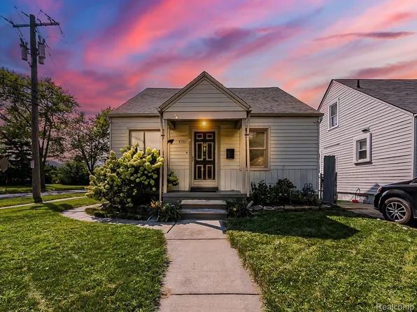 6701 Heyden St, Dearborn Heights, MI 48127