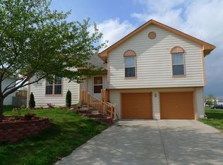 710 E 13th St, Kearney, MO 64060