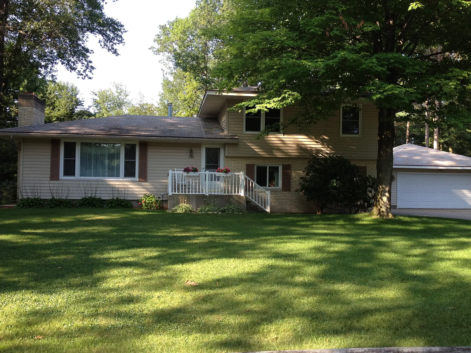 1236 Brookwood Dr photo 1