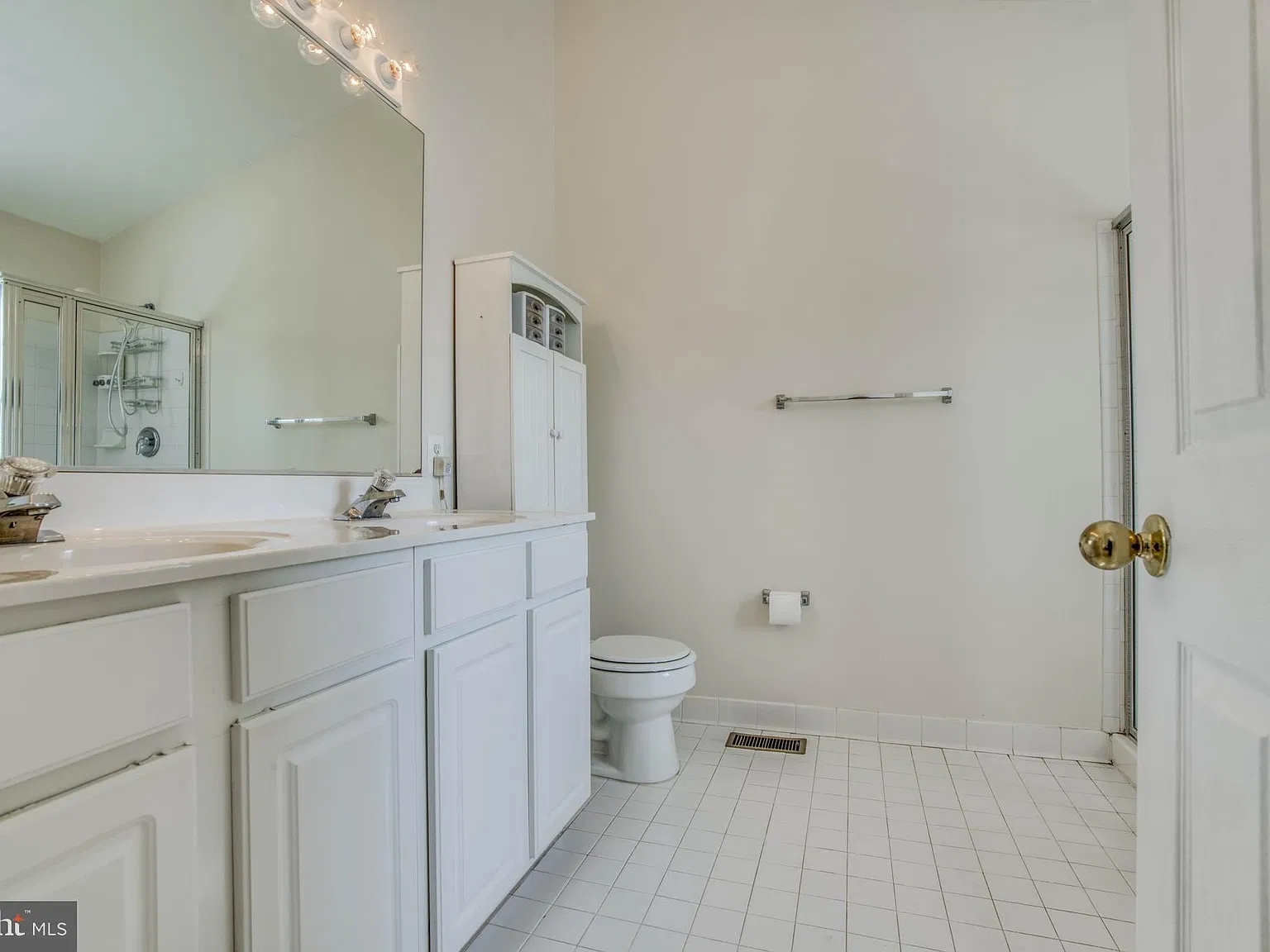 3 bed, 2172 sqft, $2,600 — Photo 2