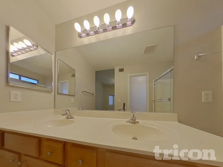 25683 W Saint Kateri Dr — Photo 8