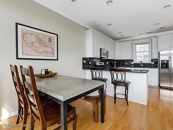 5th image of 1148 W Diversey Pkwy APT 4