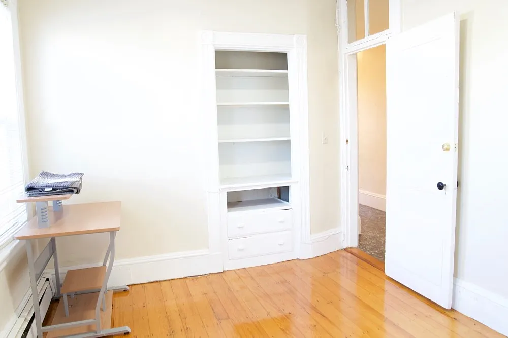 3 bed, 1050 sqft, $4,800 — Photo 3