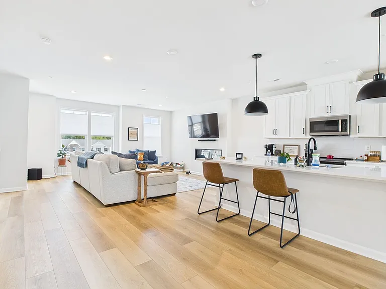 642 Brookwood Glen Ter #B — Photo 10