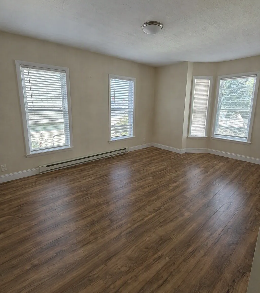 3 bed, 1300 sqft, $2,850 — Photo 3