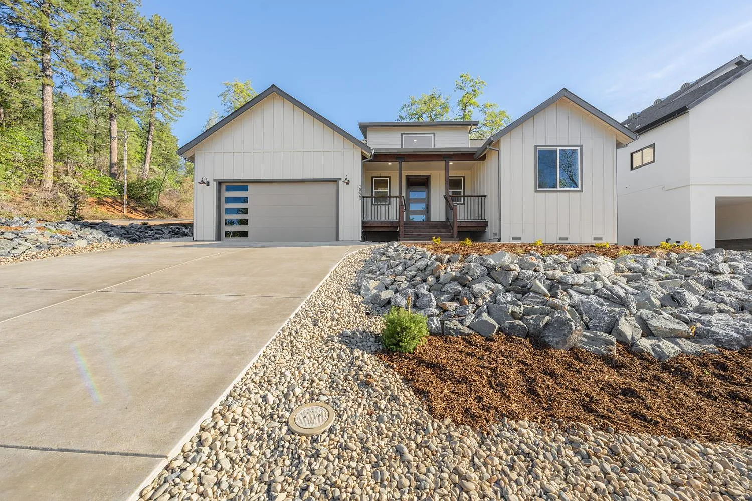 2829 Camino Heights Dr photo 1