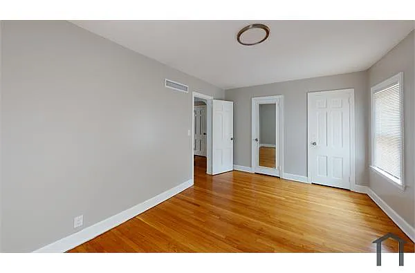 Building Photo - 390 Farmington Ave