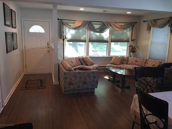 3rd image of 34 Poinsetta Ct #A