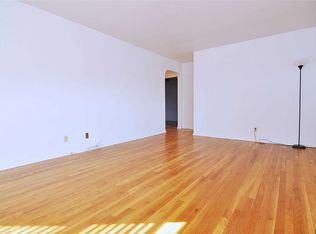 7439 220th St, Bayside, NY 11364