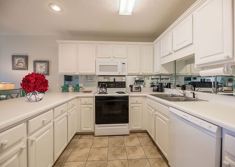Full kitchen for cozy dinners at home.