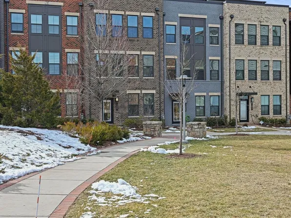 13001 Hattontown Sq, Herndon, VA 20171