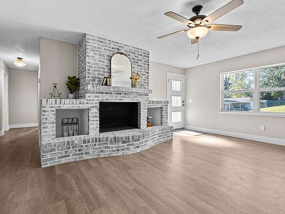 4th image of 481 SE Waldron Ter