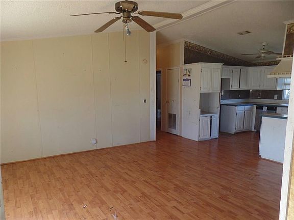 3rd image of 198 Catherine Dr