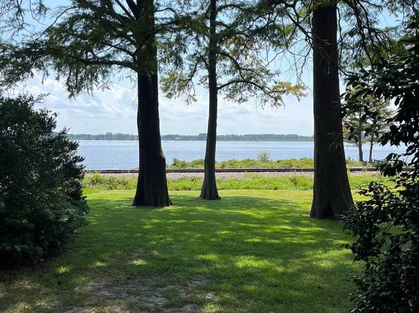 734 E Main East Street, Washington, NC 27889