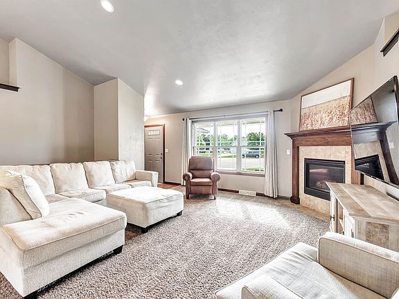 3rd image of 2458 Prairie Wind Ct