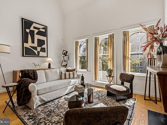 4th image of 2023 Kalorama Rd NW APT 4