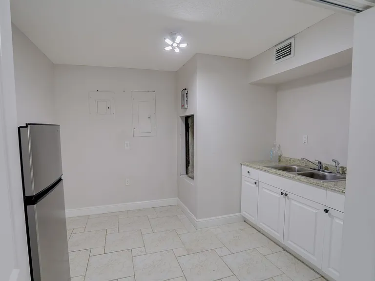 633 Spring Oaks Blvd — Photo 29