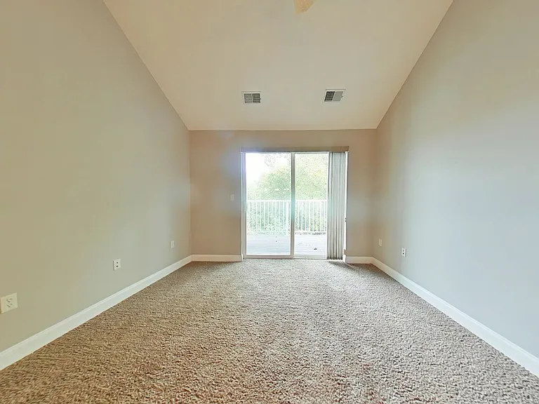 Delafield Lakes Apartments — Photo 55