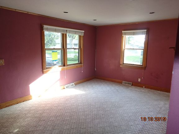 2nd image of 1308 Banks St