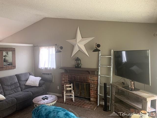 2nd image of 211 Chestnut Ct